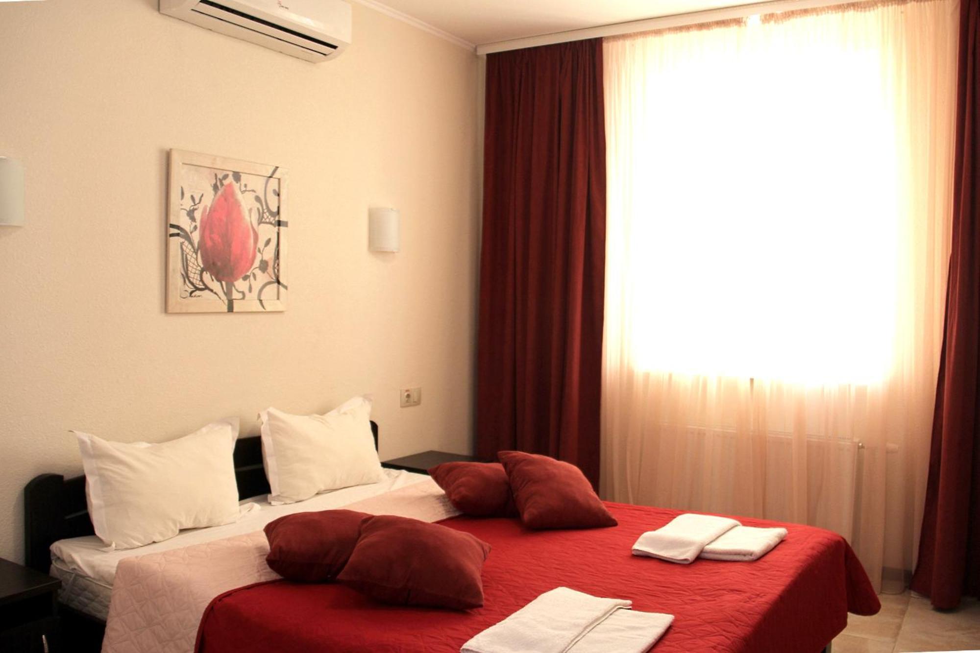 Breeze Hotel Odessa Exteriör bild