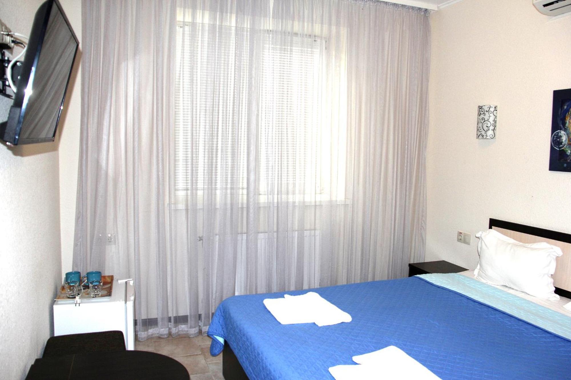 Breeze Hotel Odessa Exteriör bild