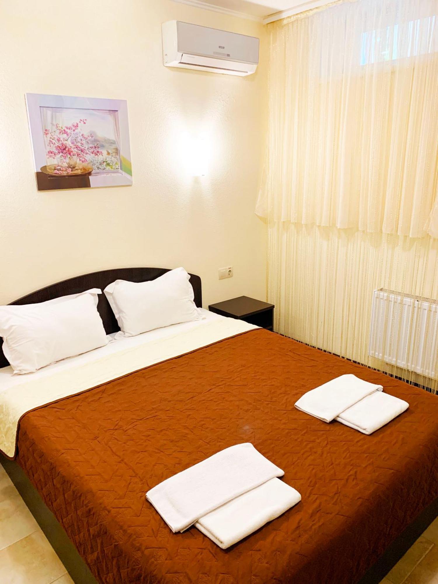 Breeze Hotel Odessa Exteriör bild
